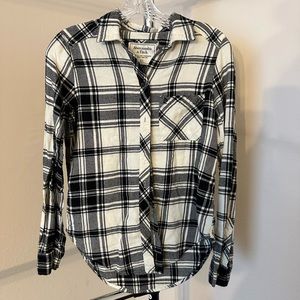 Abercrombie & Fitch Black/White Plaid Shirt  - Long Sleeve Cotton/Viscose - XS